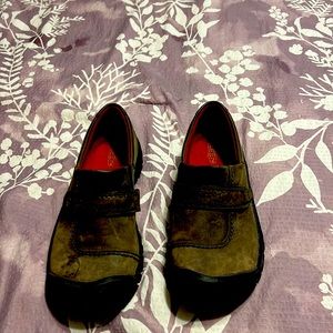 KEEN slip on shoes.  Grey, women's size 11.  Excellent condition.  Comfortable.